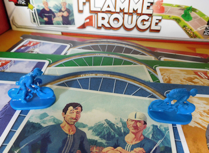 Gros plan sur le matériel de Flamme rouge  (Gigamic)